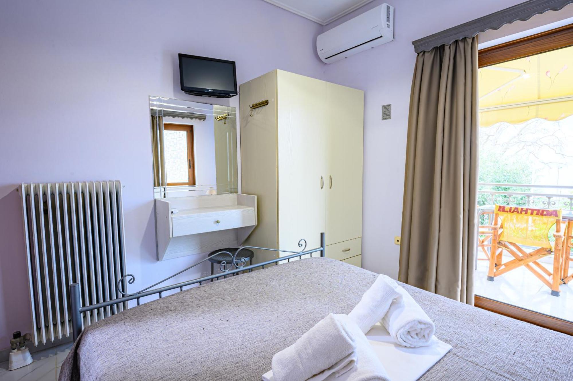 Iliahtida Apartments Roviés Eksteriør bilde