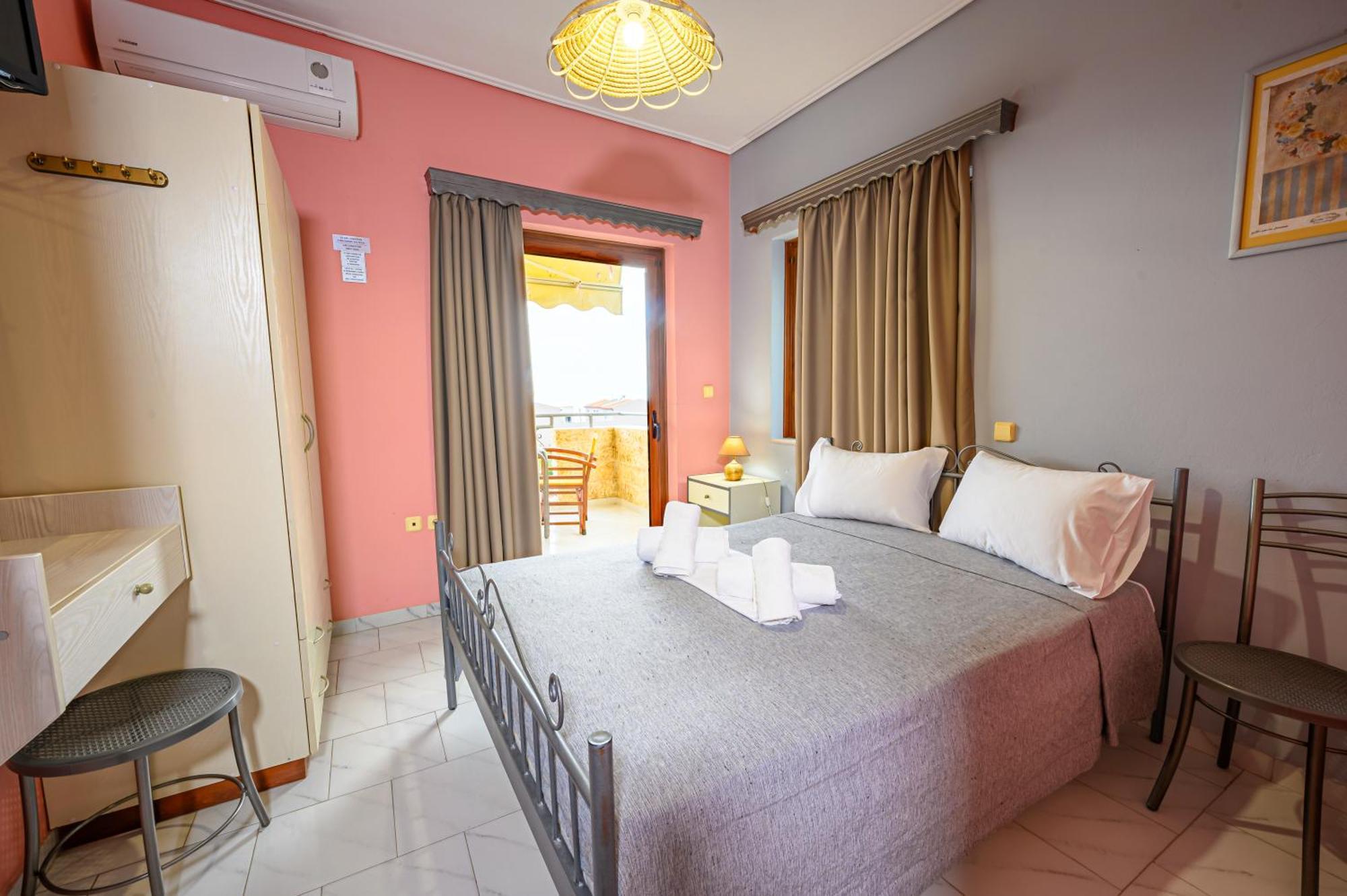 Iliahtida Apartments Roviés Eksteriør bilde
