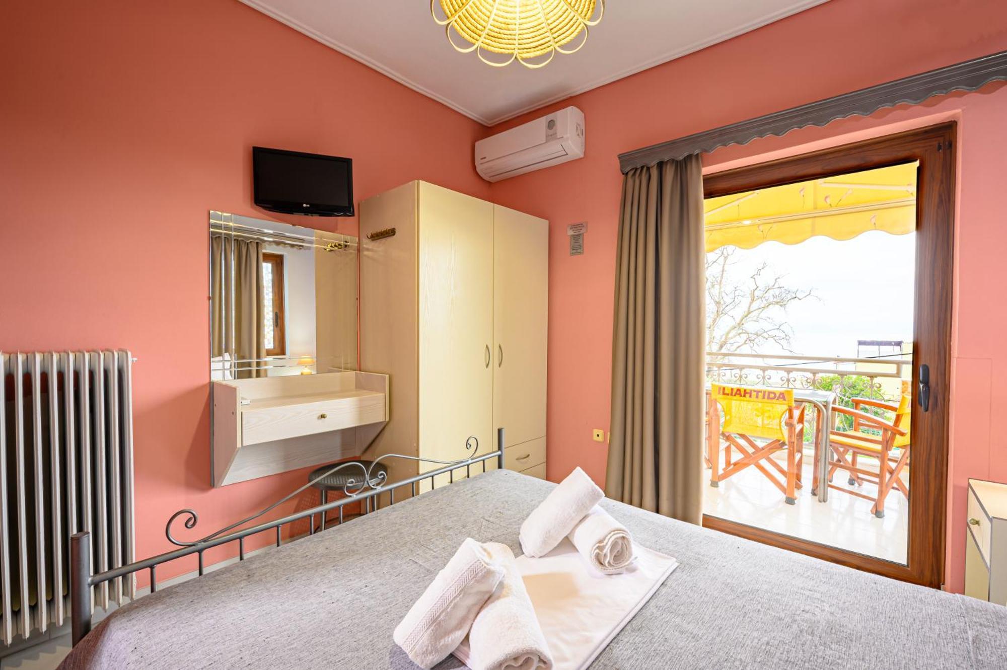 Iliahtida Apartments Roviés Eksteriør bilde